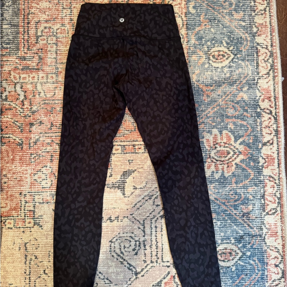 Lululemon Black Patterned Women's Pants. 25’’ inseam